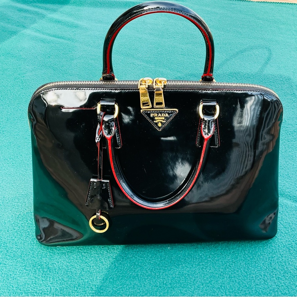 The MOST ELEGANT PRADA bag on PLANET 🌹🌹